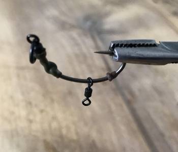 best carp rigs for beginners - ronnie rig - step 8