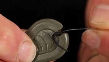 best carp rigs for beginners - blowback rig - step1
