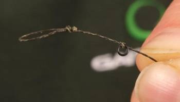 carp rig for beginners - pop up rig step 3