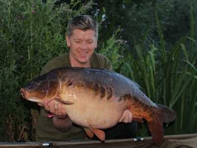 best uk carp fishing holidays - cherry lakes