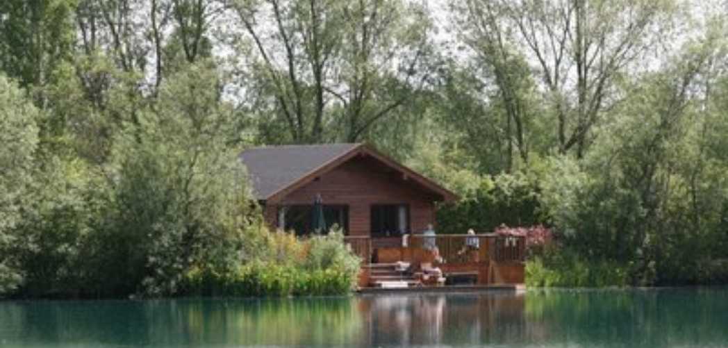 best uk carp fishing holidays - cherry lakes