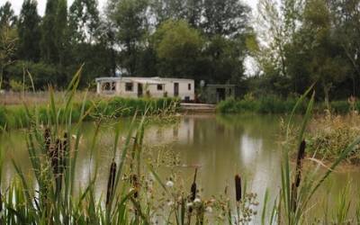 exclusive carp fishing venues in England